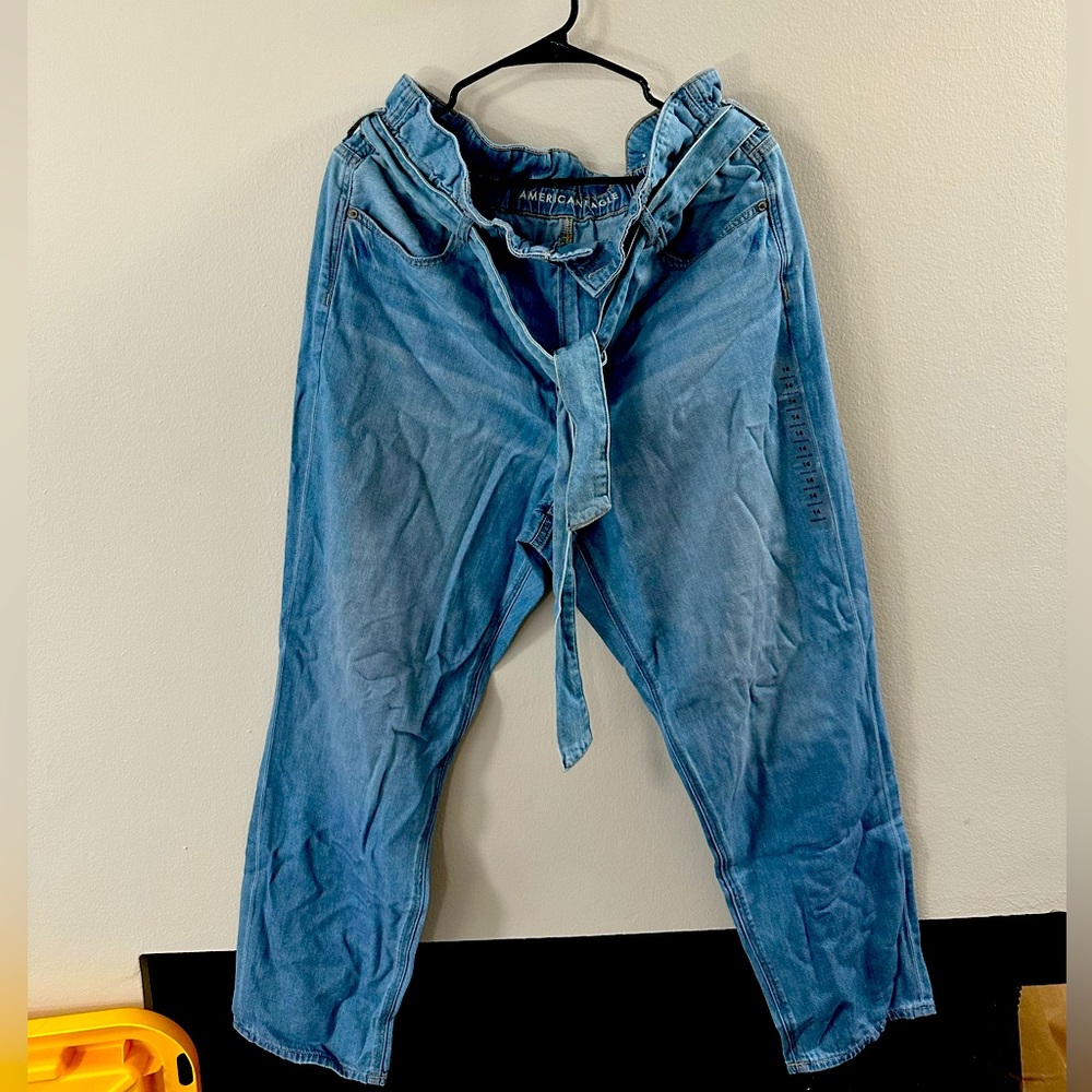 American Eagle Highest Rise Mom Jean size 14 brand new